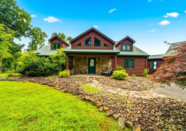 Photo 3 of Single family home for sale at 2114 Brg View Dr, Dandridge, TN 37725 | MLS# 3281367 | Listing updated on 2026-08-20