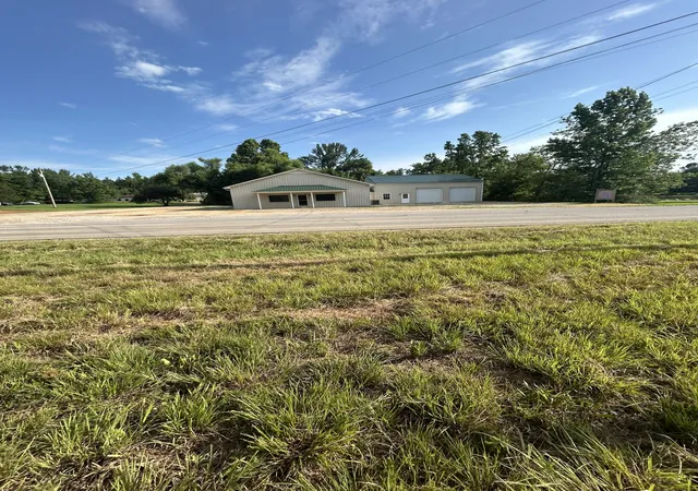 2nd image of 1414 Summertown Hwy, Hohenwald, TN 38462 | MLS# 3281388