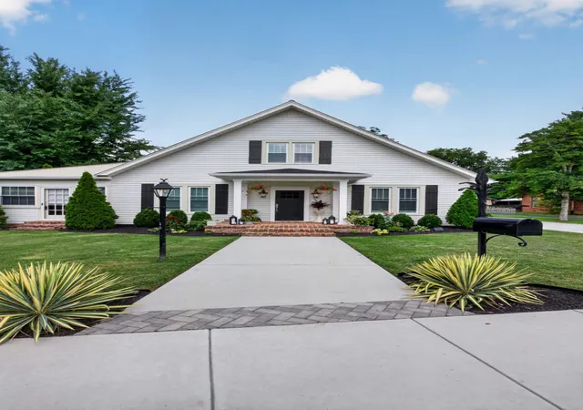 Photo 3 of Single family home for sale at 105 Ross Ave, Mc Minnville, TN 37110 | MLS# 3288217 | Listing updated on 2026-08-20