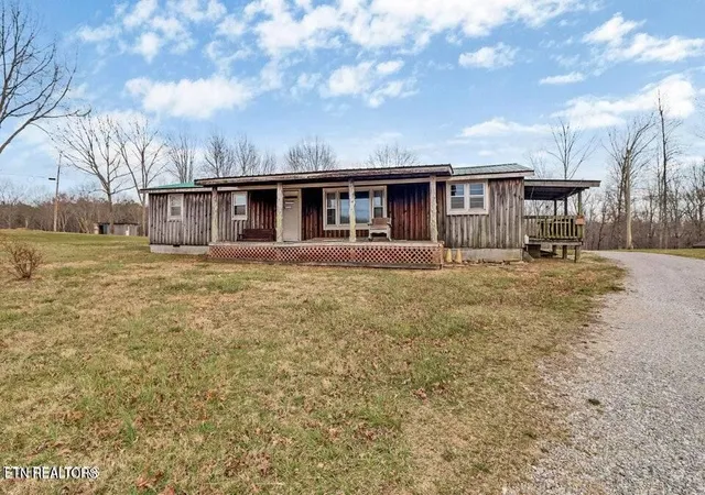 Photo 2 of Single family home for sale at 2546 Peavine Rd, Crossville, TN 38571 | MLS# 3282349 | Listing updated on 2026-08-20