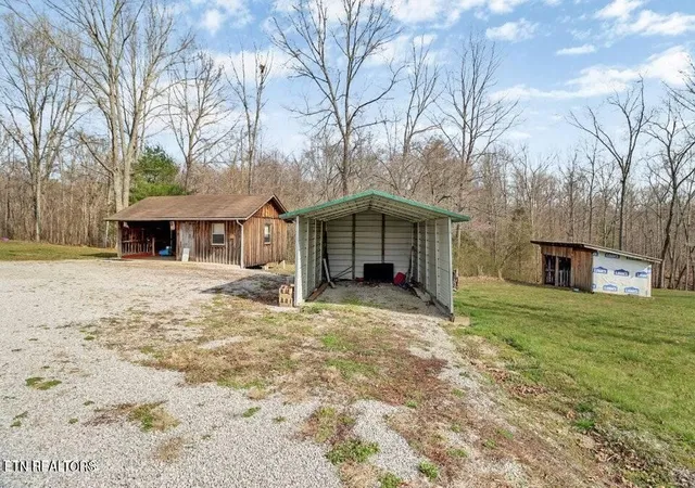Photo 3 of Single family home for sale at 2546 Peavine Rd, Crossville, TN 38571 | MLS# 3282349 | Listing updated on 2026-08-20