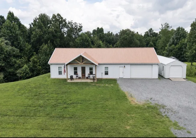 Photo 1 of Single family home for sale at 4423 Highland Rd, Lafayette, TN 37083 | MLS# 3282390 | Listing updated on 2026-10-05
