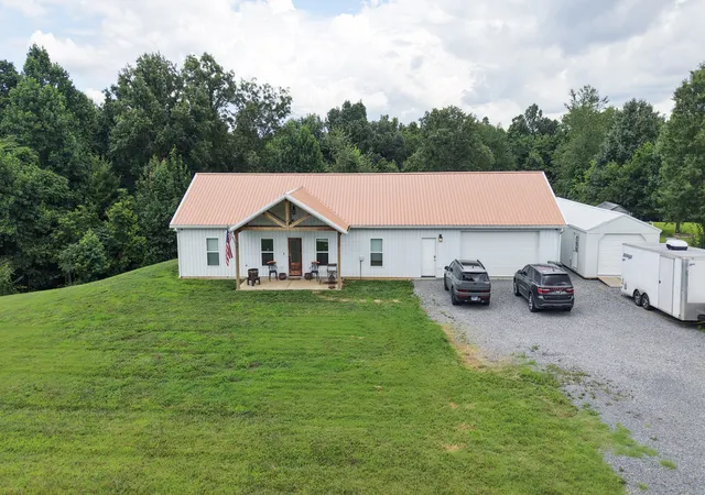 Photo 2 of Single family home for sale at 4423 Highland Rd, Lafayette, TN 37083 | MLS# 3282390 | Listing updated on 2026-10-05