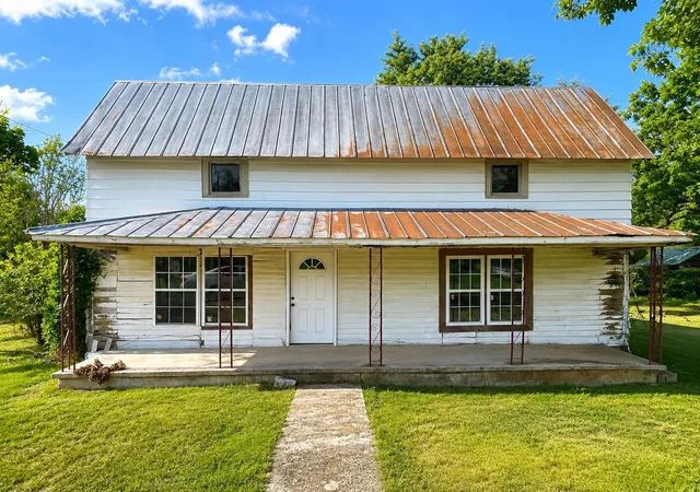 1st image of 302 Water St, Petersburg, TN 37144 | MLS# 3282482