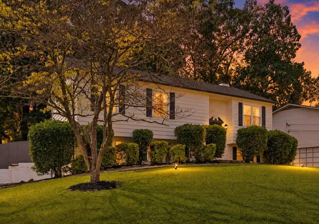 Photo 2 of Single family home for sale at 5974 Westmere Dr, Knoxville, TN 37909 | MLS# 3282400 | Listing updated on 2026-10-09