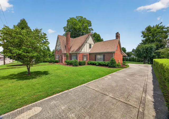 Photo 3 of Sale Pending at 304 S College St, Smithville, TN 37166 | MLS# 3304592 | Listing updated on 2026-10-09