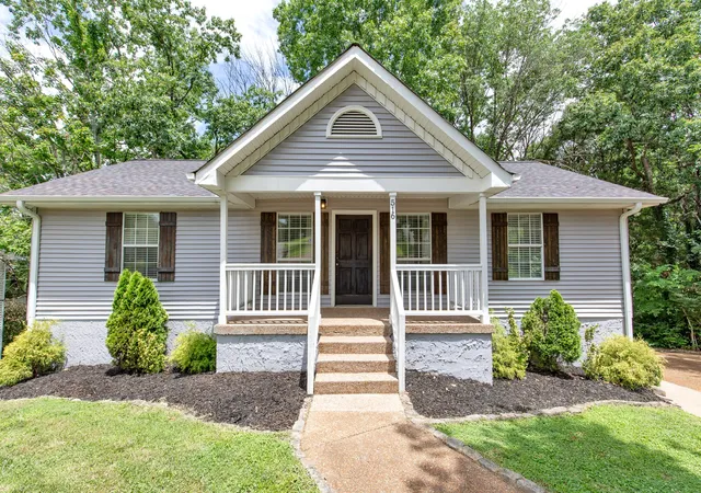 Photo 1 of Single family home for sale at 516 Ashlawn Cir, Nashville, TN 37211 | MLS# 3282518 | Listing updated on 2026-09-06