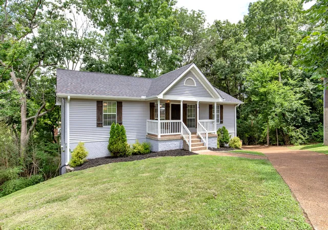 Photo 2 of Single family home for sale at 516 Ashlawn Cir, Nashville, TN 37211 | MLS# 3282518 | Listing updated on 2026-09-06
