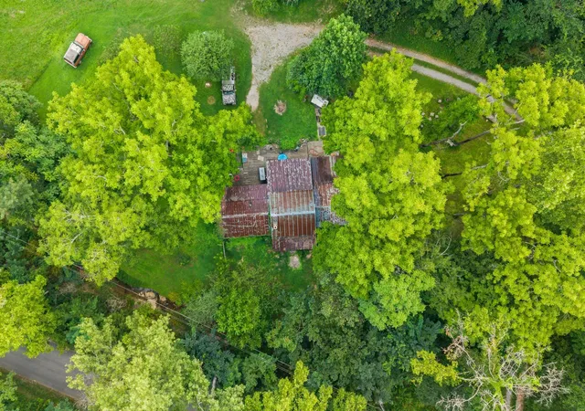 3rd image of 1150 Bell Hollow Rd, Vanleer, TN 37181 | MLS# 3311980