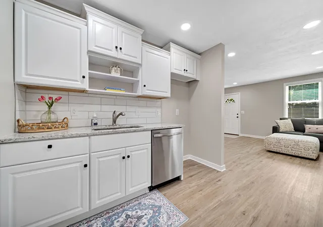 Photo 2 of Single family home for sale at 303 Park Ln, Clarksville, TN 37042 | MLS# 3286148 | Listing updated on 2026-08-20
