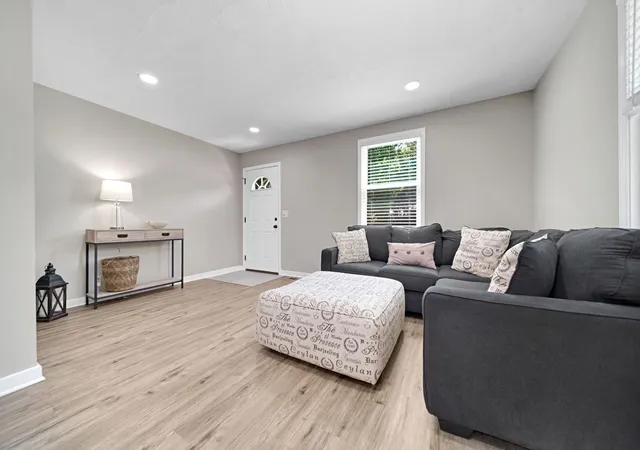 Photo 2 of Single family home for sale at 303 Park Ln, Clarksville, TN 37042 | MLS# 3286148 | Listing updated on 2026-08-20