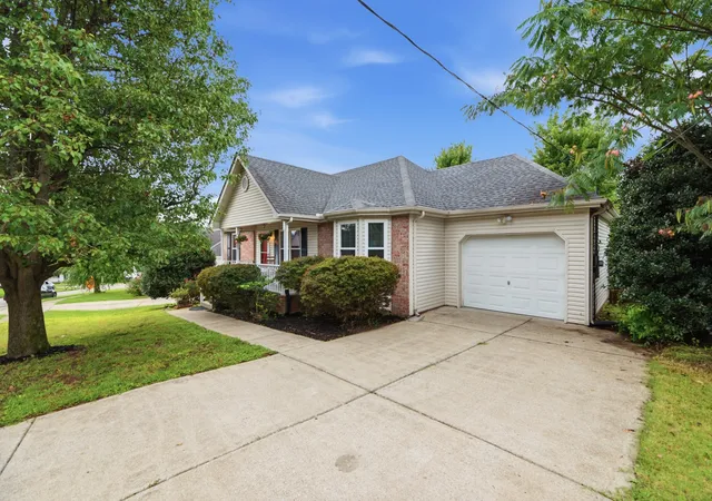 Photo 2 of Single family home for sale at 1029 Saddlestone Dr, Hermitage, TN 37076 | MLS# 3282514 | Listing updated on 2026-08-11