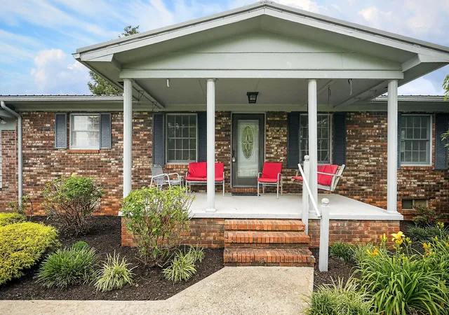 1st image of 960 Country Club Rd, Sparta, TN 38583 | MLS# 3282543