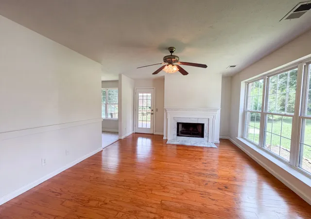Photo 2 of Single family home for sale at 499 Holland Ridge Dr, La Vergne, TN 37086 | MLS# 3283653 | Listing updated on 2026-09-24