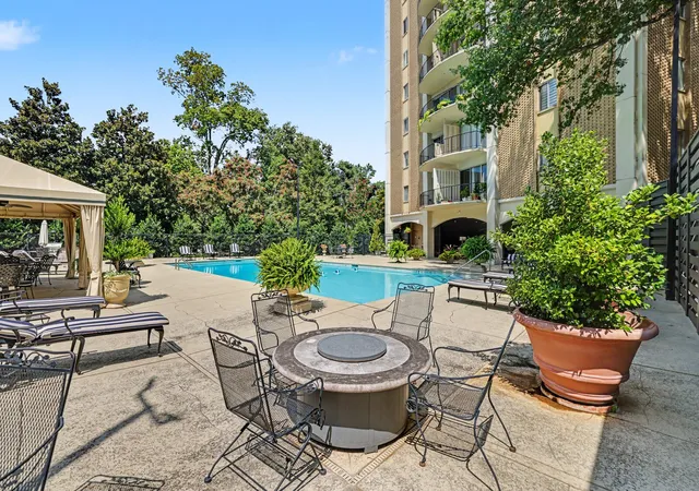 Listing Photo 2 - Condo for sale in building located at 4215 Harding Pike, Nashville, TN 37205 - Unit #1011