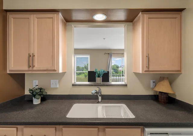 Listing Photo 5 - Condo for sale in building located at 858 1st Ave N, Nashville, TN 37201 - Unit #858