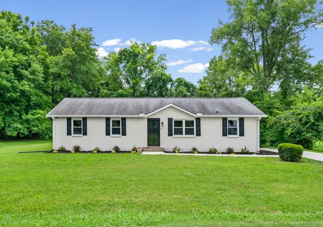 Photo 1 of Single family home for sale at 726 Needmore Rd, Clarksville, TN 37040 | MLS# 3285989 | Listing updated on 2026-08-20