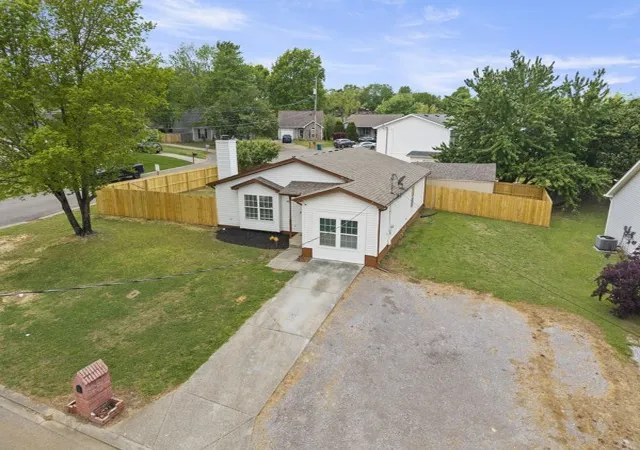 Photo 3 of Single family home for sale at 421 Cedar Park Cir, La Vergne, TN 37086 | MLS# 3283829 | Listing updated on 2026-09-02