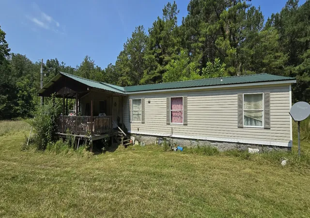 Photo 3 of Manufactured home for sale at 7021 Taylor Crk Loop, Nunnelly, TN 37137 | MLS# 3283842 | Listing updated on 2026-10-02