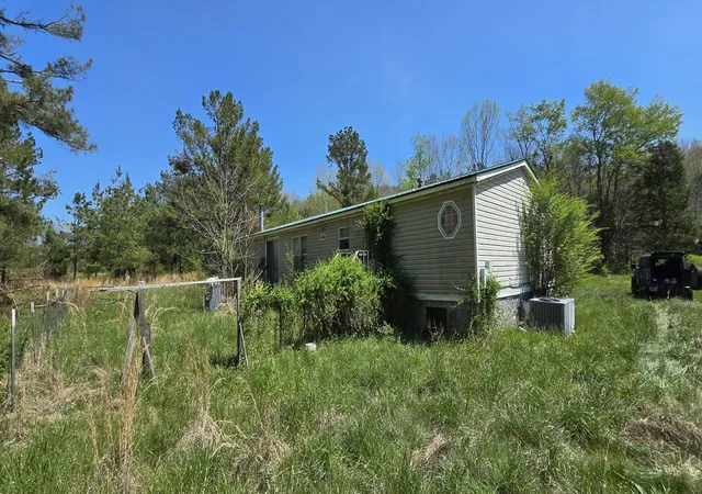 Photo 3 of Manufactured home for sale at 7021 Taylor Crk Loop, Nunnelly, TN 37137 | MLS# 3283842 | Listing updated on 2026-10-02