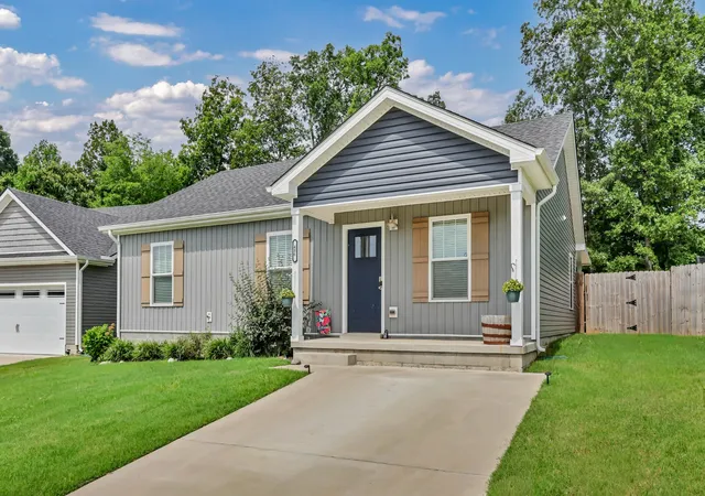 Photo 2 of Single family home for sale at 486 Mattingly Dr, Clarksville, TN 37042 | MLS# 3305109 | Listing updated on 2026-08-24