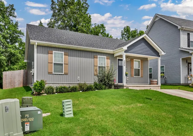 Photo 3 of Single family home for sale at 486 Mattingly Dr, Clarksville, TN 37042 | MLS# 3305109 | Listing updated on 2026-08-24