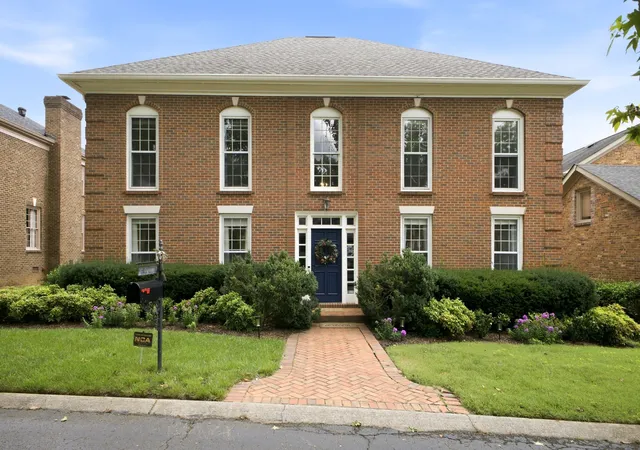 Photo 1 of Single family home for sale at 303 Charlesgate Pl, Nashville, TN 37215 | MLS# 3620246 | Listing updated on 2026-10-20
