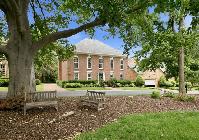 Photo 3 of Single family home for sale at 303 Charlesgate Pl, Nashville, TN 37215 | MLS# 3620246 | Listing updated on 2026-10-20