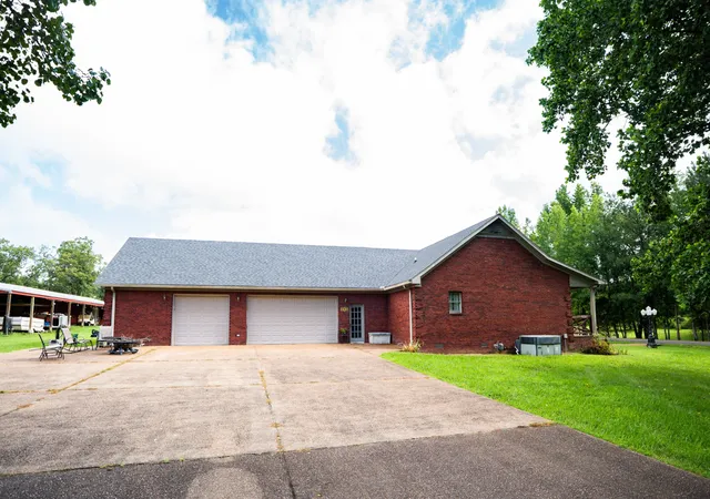 Photo 3 of Single family home for sale at 175 Sandy Cir, Springville, TN 38256 | MLS# 3285449 | Listing updated on 2026-10-06