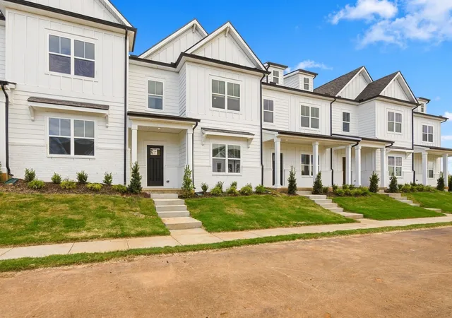 Photo 2 of Townhouse for sale at 207 Martindale Ln, Clarksville, TN 37043 | MLS# 3283845 | Listing updated on 2026-09-25