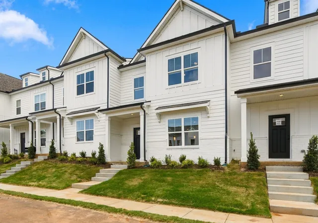 Photo 3 of Townhouse for sale at 207 Martindale Ln, Clarksville, TN 37043 | MLS# 3283845 | Listing updated on 2026-09-25