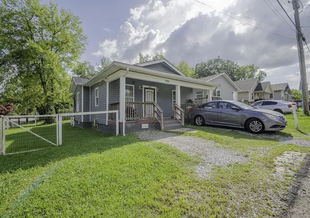Photo 2 of Single family home for sale at 2112 East 18th St, Chattanooga, TN 37404 | MLS# 3283843 | Listing updated on 2026-08-20