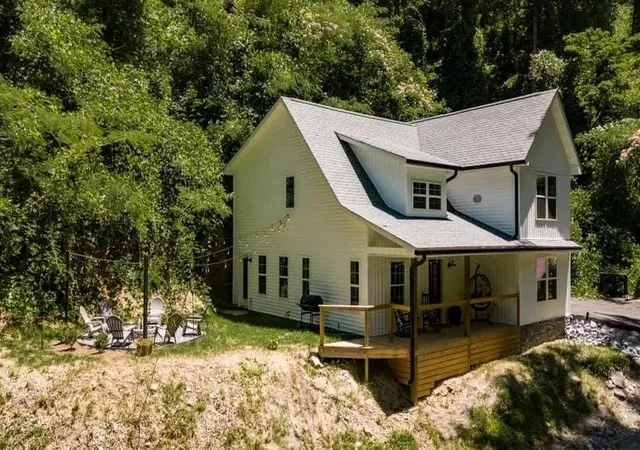 3rd image of 623 Beartrail Ln, Gatlinburg, TN 37738 | MLS# 3300623