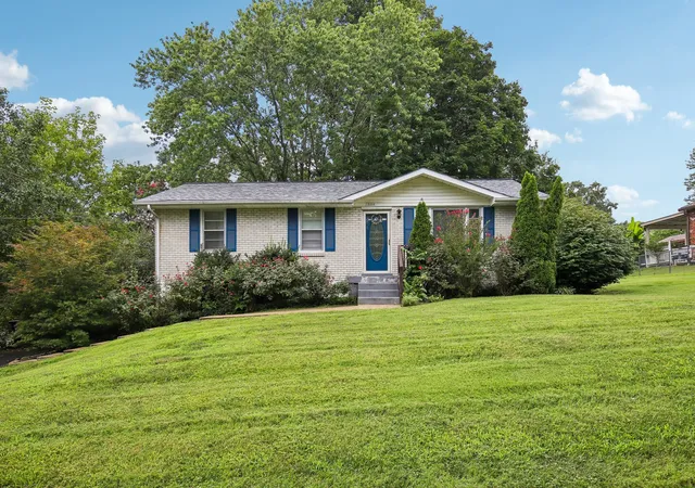 2nd image of 1008 Mayes Dr, Greenbrier, TN 37073 | MLS# 3288191