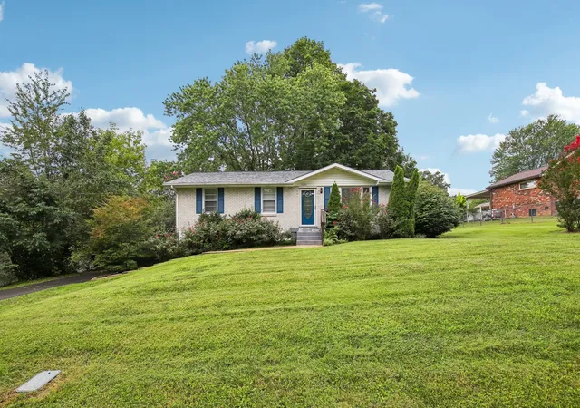 Photo 3 of Single family home for sale at 1008 Mayes Dr, Greenbrier, TN 37073 | MLS# 3288191 | Listing updated on 2026-08-20