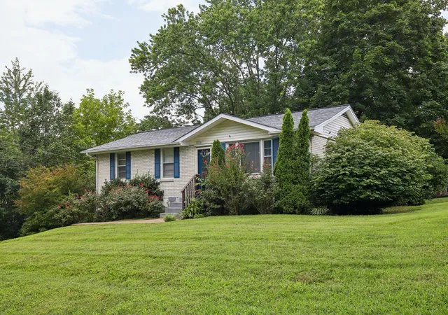 Photo 3 of Single family home for sale at 1008 Mayes Dr, Greenbrier, TN 37073 | MLS# 3288191 | Listing updated on 2026-08-20