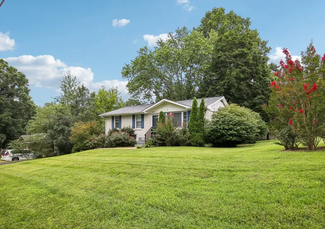Photo 4 of Single family home for sale at 1008 Mayes Dr, Greenbrier, TN 37073 | MLS# 3288191 | Listing updated on 2026-08-20