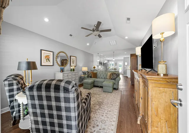 2nd image of 521 Justify Dr, Hopkinsville, KY 42240 | MLS# 3285687