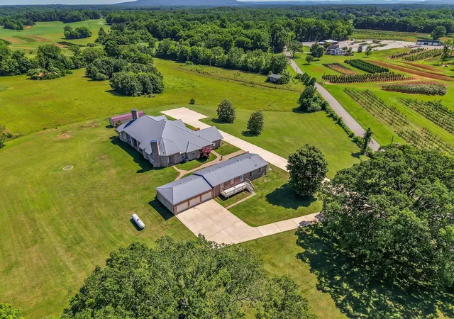 Photo 3 of Single family home for sale at 555 Randall Hitchcock Rd, Rock Island, TN 38581 | MLS# 3526398 | Listing updated on 2026-08-27