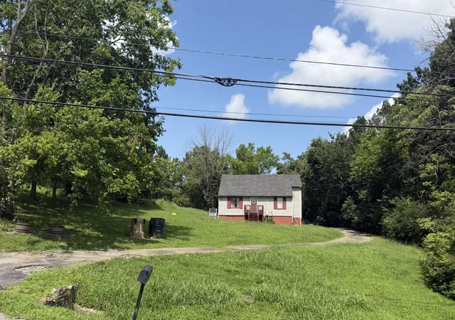 Photo 3 of Sale Pending at 3872 Hutson Ave, Nashville, TN 37216 | MLS# 3285987 | Listing updated on 2026-09-07