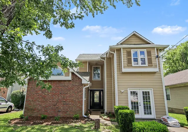 Photo 2 of Sale Pending at 139 Agee Cir E, Hendersonville, TN 37075 | MLS# 3287951 | Listing updated on 2026-08-20