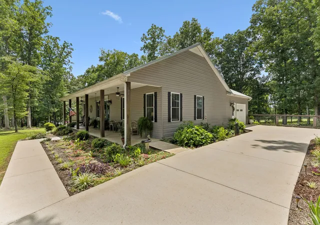 2nd image of 1 Lillie Ln, Lawrenceburg, TN 38464 | MLS# 3287952