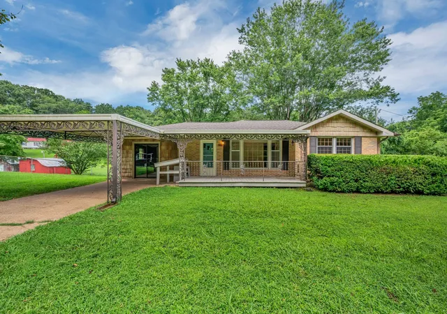 Photo 3 of Single family home for sale at 122 Tracy Academy St, Charlotte, TN 37036 | MLS# 3286027 | Listing updated on 2026-09-24
