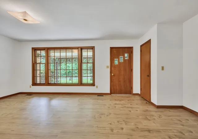 Photo 4 of Single family home for sale at 122 Tracy Academy St, Charlotte, TN 37036 | MLS# 3286027 | Listing updated on 2026-09-24