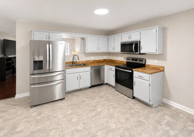 Photo 3 of Single family home for sale at 954 Winesap Rd, Clarksville, TN 37040 | MLS# 3285840 | Listing updated on 2026-08-19