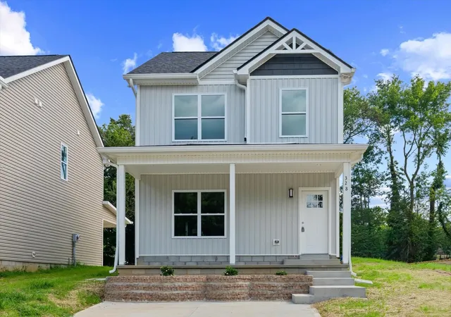 Photo 1 of Single family home for sale at 328 Mitchell St, Clarksville, TN 37042 | MLS# 3285923 | Listing updated on 2026-10-24