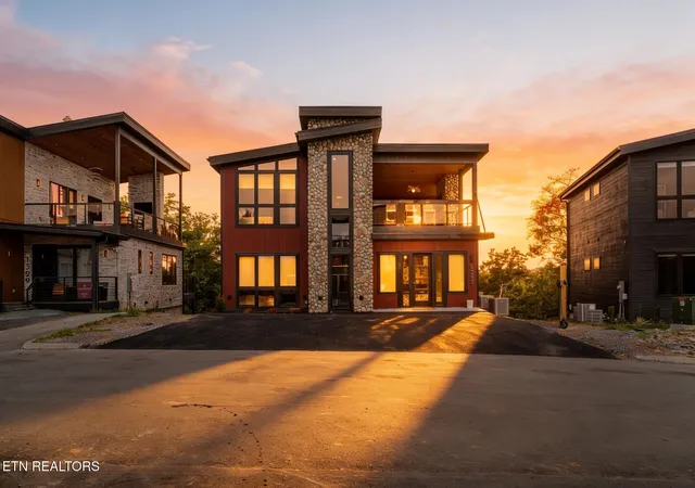 Photo 1 of Mansion for sale at 41 Reedmont Way, Sevierville, TN 37876 | MLS# 3302055 | Listing updated on 2026-10-03