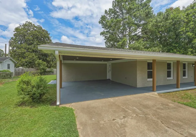 2nd image of 317 Columbus Ave, Florence, AL 35630 | MLS# 3285964