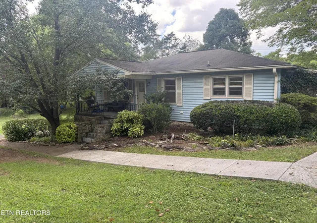 3rd image of 2119 Maple Dr, Knoxville, TN 37918 | MLS# 3285968
