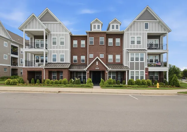 2nd image of 2000 Shadow Green Dr #102, Franklin, TN 37064 | MLS# 3299367